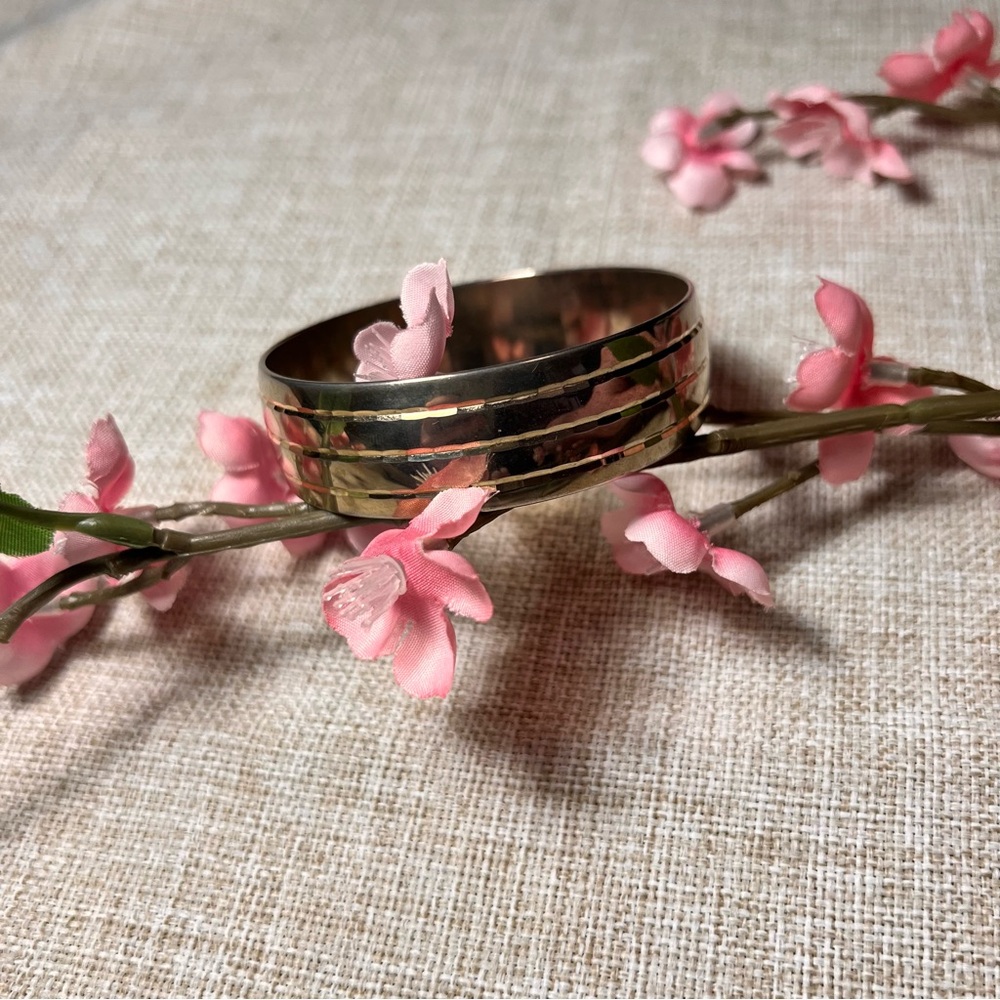 VINTAGE Silver Wide Bangle Bracelet with Minimalist Etched Carvings